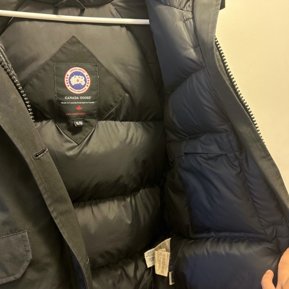 Canada goose XL Bomber Jacket - Picture 4 of 8